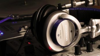 Para Que Serve o Fone de Ouvido do DJ?